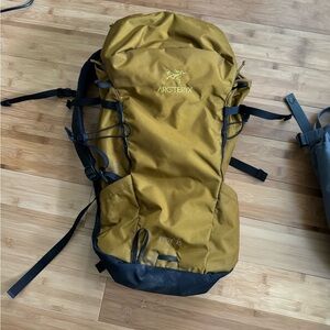 Arc’teryx Brize 25 Backpack